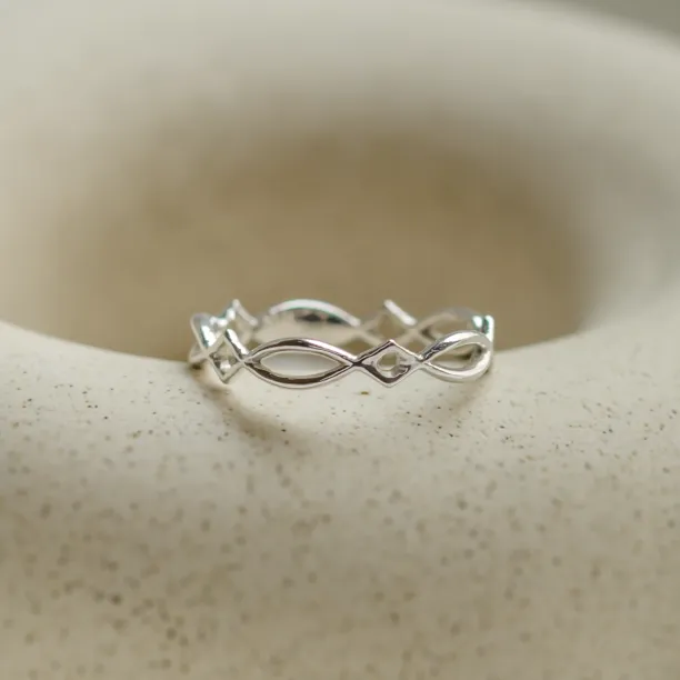 Gold celtic knot ring TARANIS Image