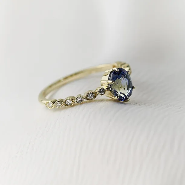 Vintage engagement ring with green sapphire and diamonds MADDIE Image