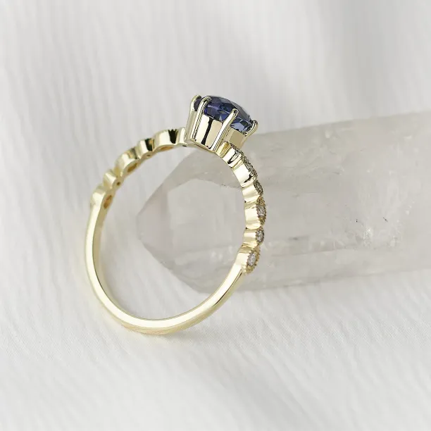 Vintage engagement ring with green sapphire and diamonds MADDIE Image