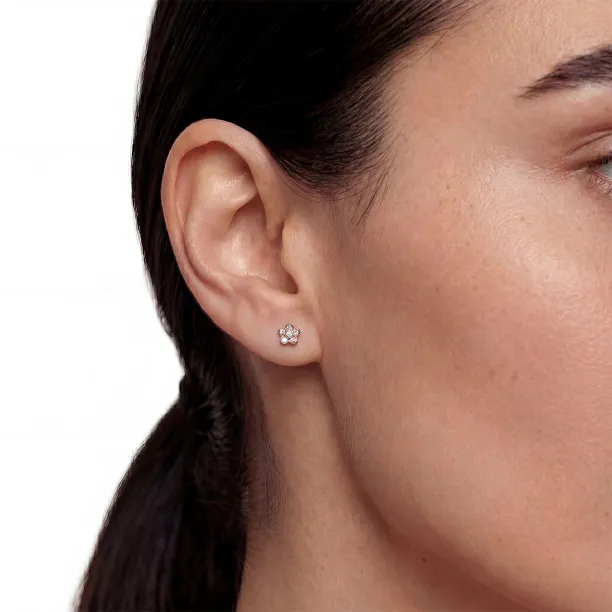 Solid gold diamond flower earrings BLOOM Image