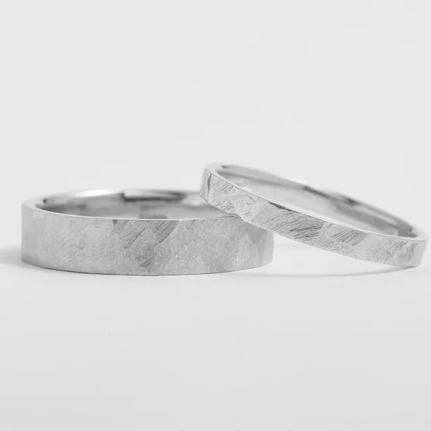 Gold hammered wedding rings BOMM Image
