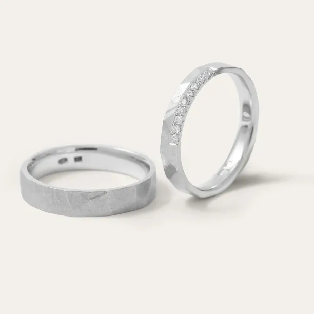 Hammered diamond wedding rings IRENE Image