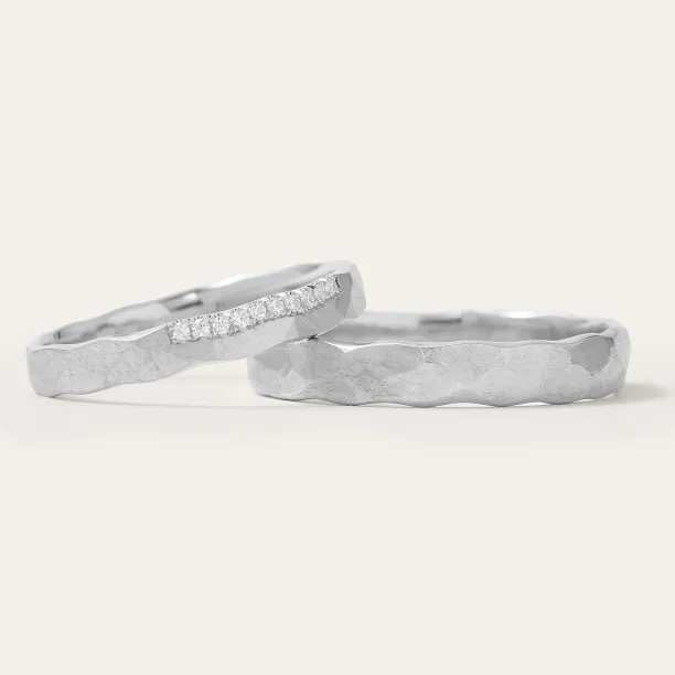 Hammered diamond wedding rings ETERNA Image