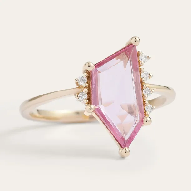 Gold ring with pink sapphire in asymmetric shape ROSALIE Image