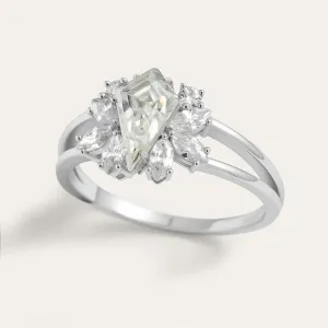 Vintage engagement ring in gold with moissanites THEODORE Thumbnail