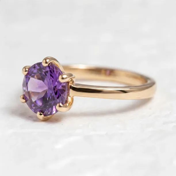 Minimalist gold ring with amethyst STAMI Image