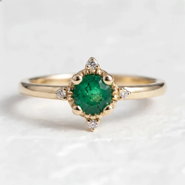 Gold ring with emerald and diamonds EMA Image