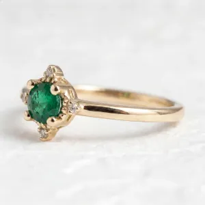 Gold ring with emerald and diamonds EMA Thumbnail
