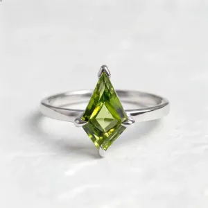 Gold ring with kite peridot PATRICE Thumbnail