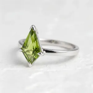 Gold ring with kite peridot PATRICE Thumbnail