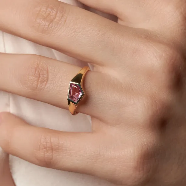 Gold atypical ring with asymmetric pink sapphire EDITH Image