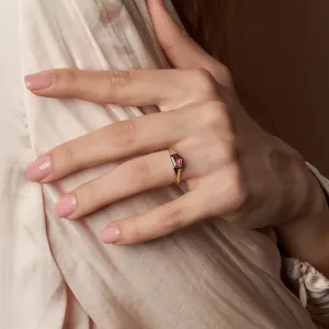 Gold atypical ring with asymmetric pink sapphire EDITH Thumbnail