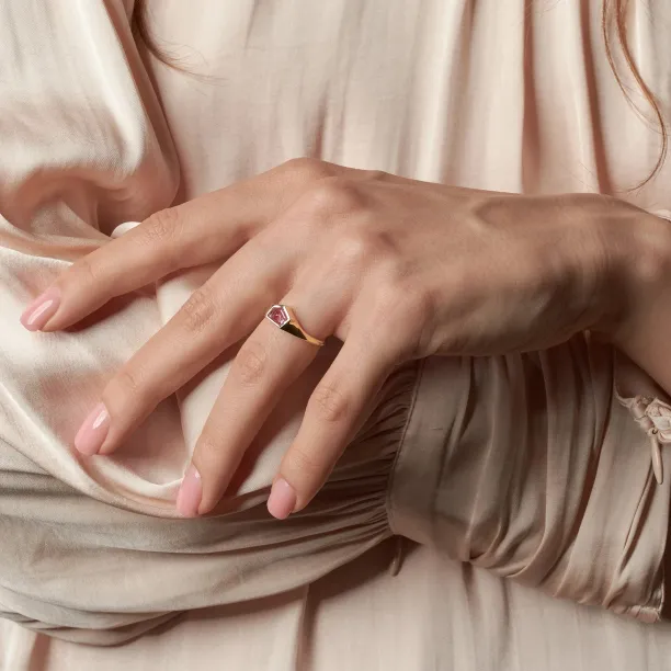 Gold atypical ring with asymmetric pink sapphire EDITH Image