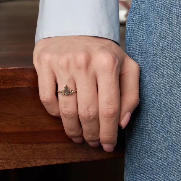 Unusual ring with salt'n'pepper diamonds MANSUETO Image