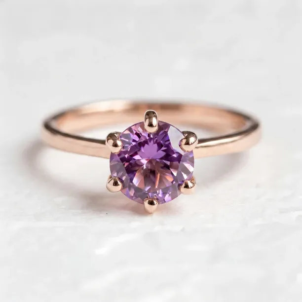 Minimalist gold ring with amethyst STAMI Image