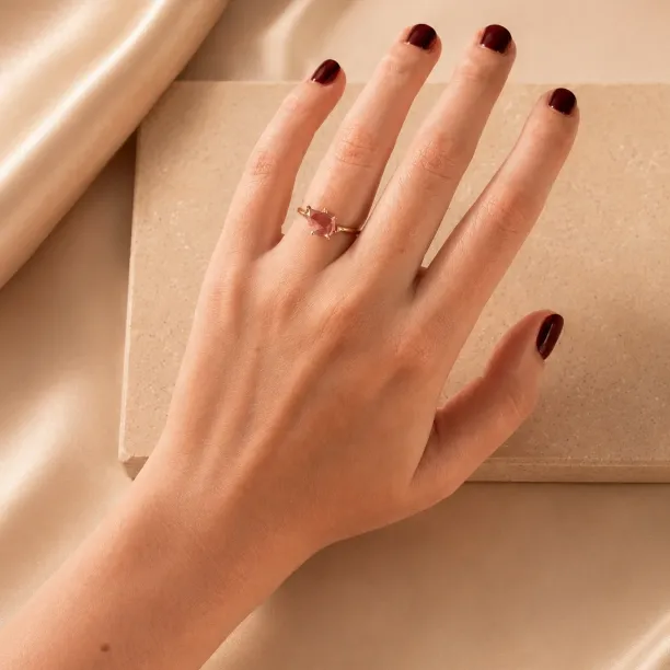 Gold ring with asymmetric sapphire SIGNIFICA Image
