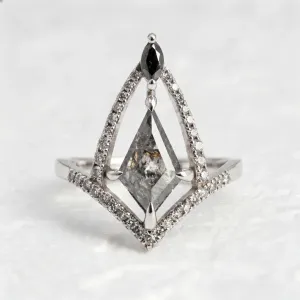 Extravagant salt'n'pepper diamond ring CATHEDRAL