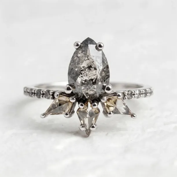 Luxury gold ring with salt´n´pepper and fancy diamonds CROWNIA Image