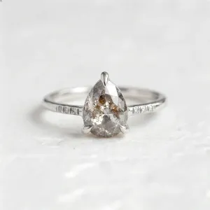 Elegant ring with pear salt and pepper diamond and side diamonds CILLIAN Thumbnail
