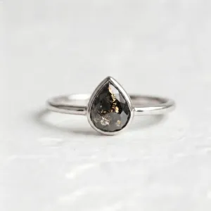 Minimalist pear salt'n'pepperr diamond ring EUFRASIO Thumbnail