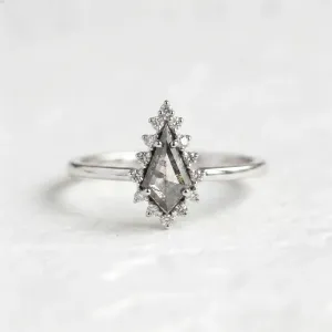 Cluster ring with salt'n'pepper diamond DOMO