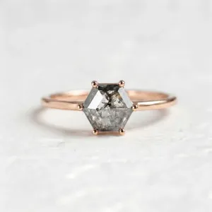 Minimalist ring with hexagon salt and pepper diamond SIXTA