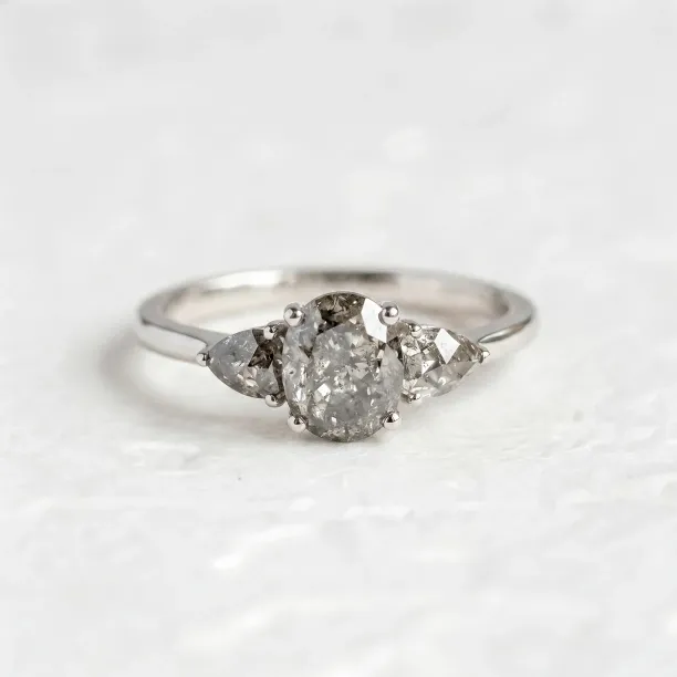 Unusual engagement ring with salt'n'pepper diamonds AURELIO Image