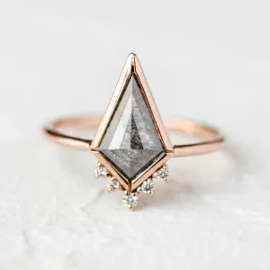 Kite salt and pepper diamond ring in cluster style EININ