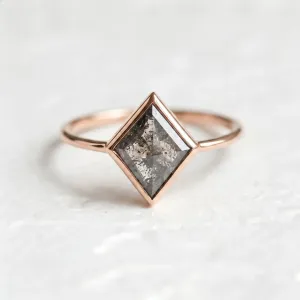 Salt and pepper diamond ring ADEL