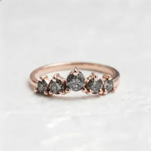 Slightly curved salt and pepper diamond ring FERO
