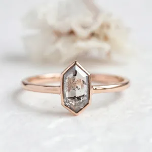 Minimalist engagement ring with salt'n'pepper diamond ELLIOT Thumbnail
