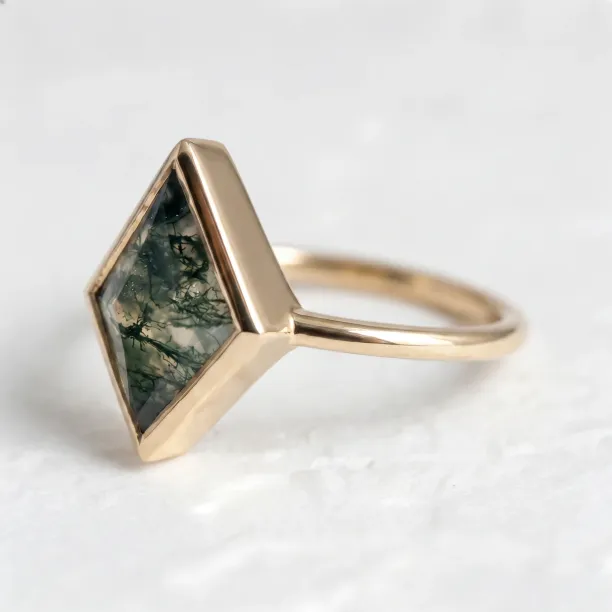 Gold ring with moss agate AUGUSTA Image