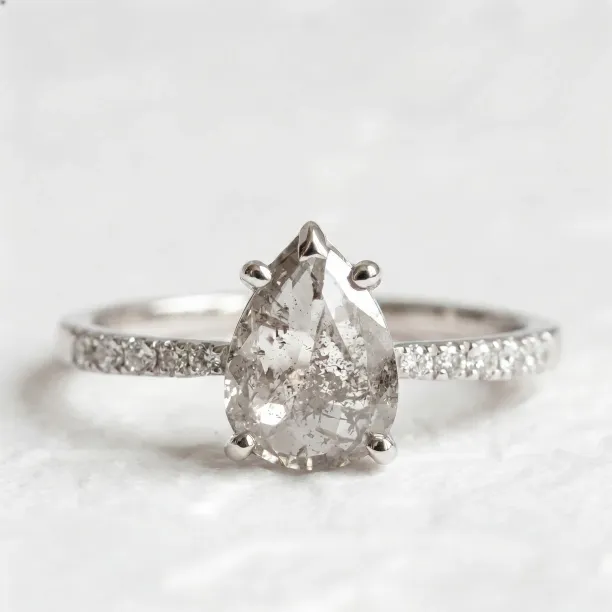 Gold vintage ring with salt and pepper diamond FERGAL Image