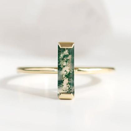 Moss Agate: Unique Gemstone That Carries a Piece of Nature Within